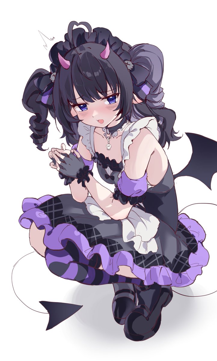 MomoMorgue's tweet photo. "Eh? Hiding? n-no...the cafe is just so busy..." 

#Momotif https://t.co/ibb8Pl0sZJ