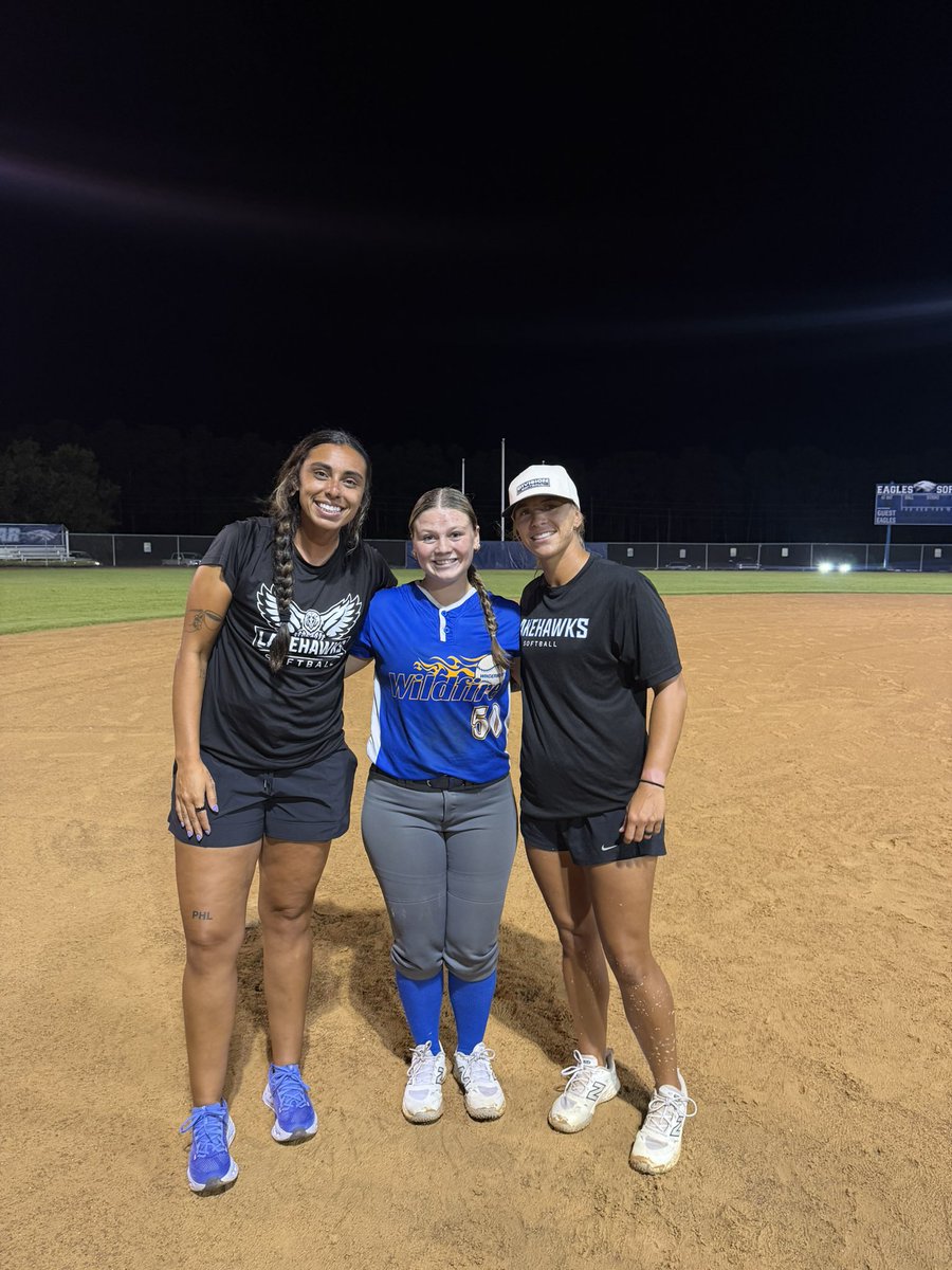 AddisonHunter27's tweet photo. Had such an amazing time last night at the pop-up workout with @JustusPerry18 and Coach Mack! Loved getting work to you two! Thank you @donuttt2 for putting this together! @WildfireOBrien1 @LakehawkSB https://t.co/tIwIykV1Hp