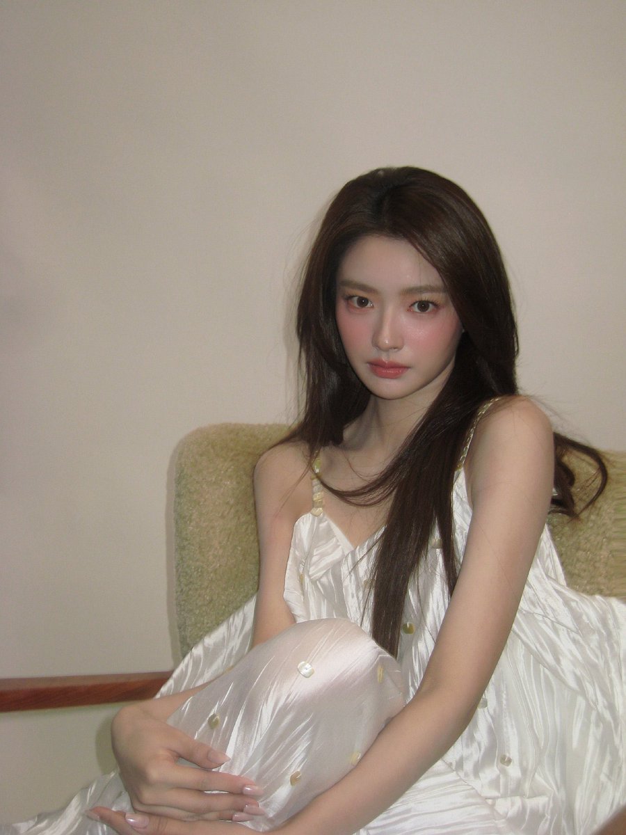 xrhxixi's tweet photo. oh cici is so pretty and her rosy cheeks are just so cute! https://t.co/xbbTDGDym3