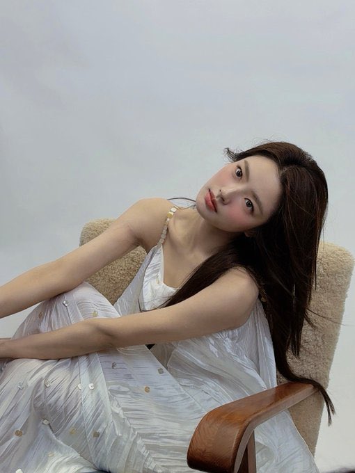 xrhxixi's tweet photo. oh cici is so pretty and her rosy cheeks are just so cute! https://t.co/xbbTDGDym3