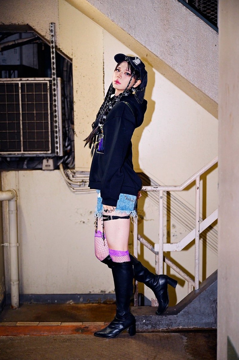 raar_matsu's tweet photo. モードダーク系プロデュース✝️🦇🕸️
松岡外ポトレコース撮影担当させて頂きました📸メイク担当は岡本さん💄✨夜の外ポに初挑戦のお客様🌃夜街のネオンの抜け感を背景に✨雑居なビルも飲食店の電子看板も✨夜ならではな素敵な作品に仕上がりました🙌一期一会な無限大♾️外ポトレをぜひお試しください✨ https://t.co/pP11i71OcN