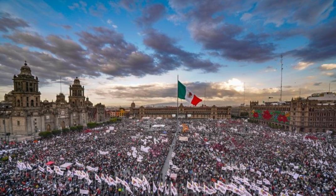 DefendiendoCuba's tweet photo. Desde #Cuba la felicitación al hermano pueblo🇲🇽 en el 216 aniversario de su independencia. Gracias Claudia Sheinbaun por su hermandad incondicional con nuestra Patria🇨🇺 👇

✨🎶🇲🇽Viva México señores🇲🇽🎶✨ 
#DefendiendoCuba🇨🇺💪❤️ https://t.co/ajpassl7O1