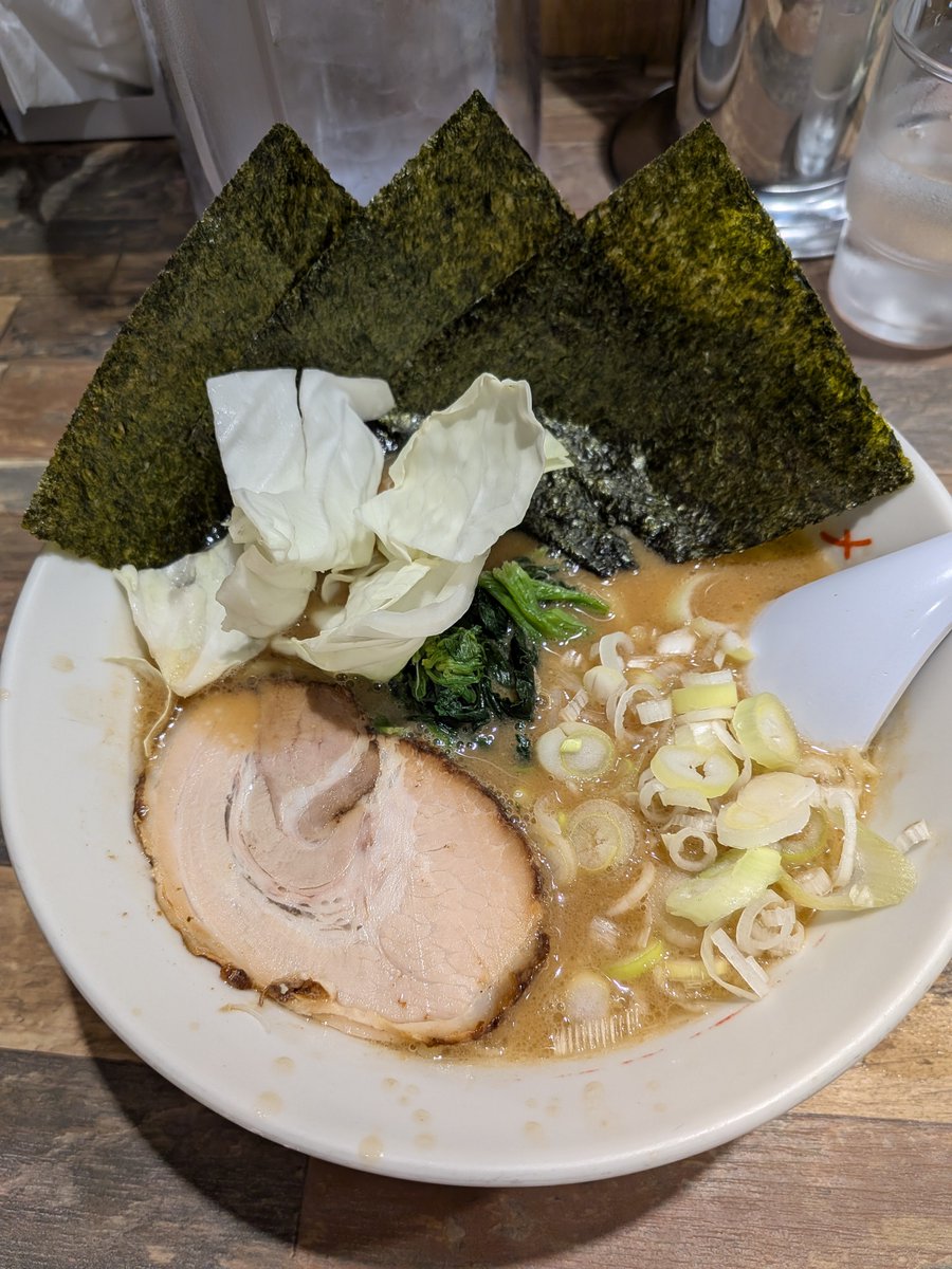 yuki028_9's tweet photo. 窓枠行ったときぶりに松福のラーメン食べれた🍜 https://t.co/ubEdx84dMD