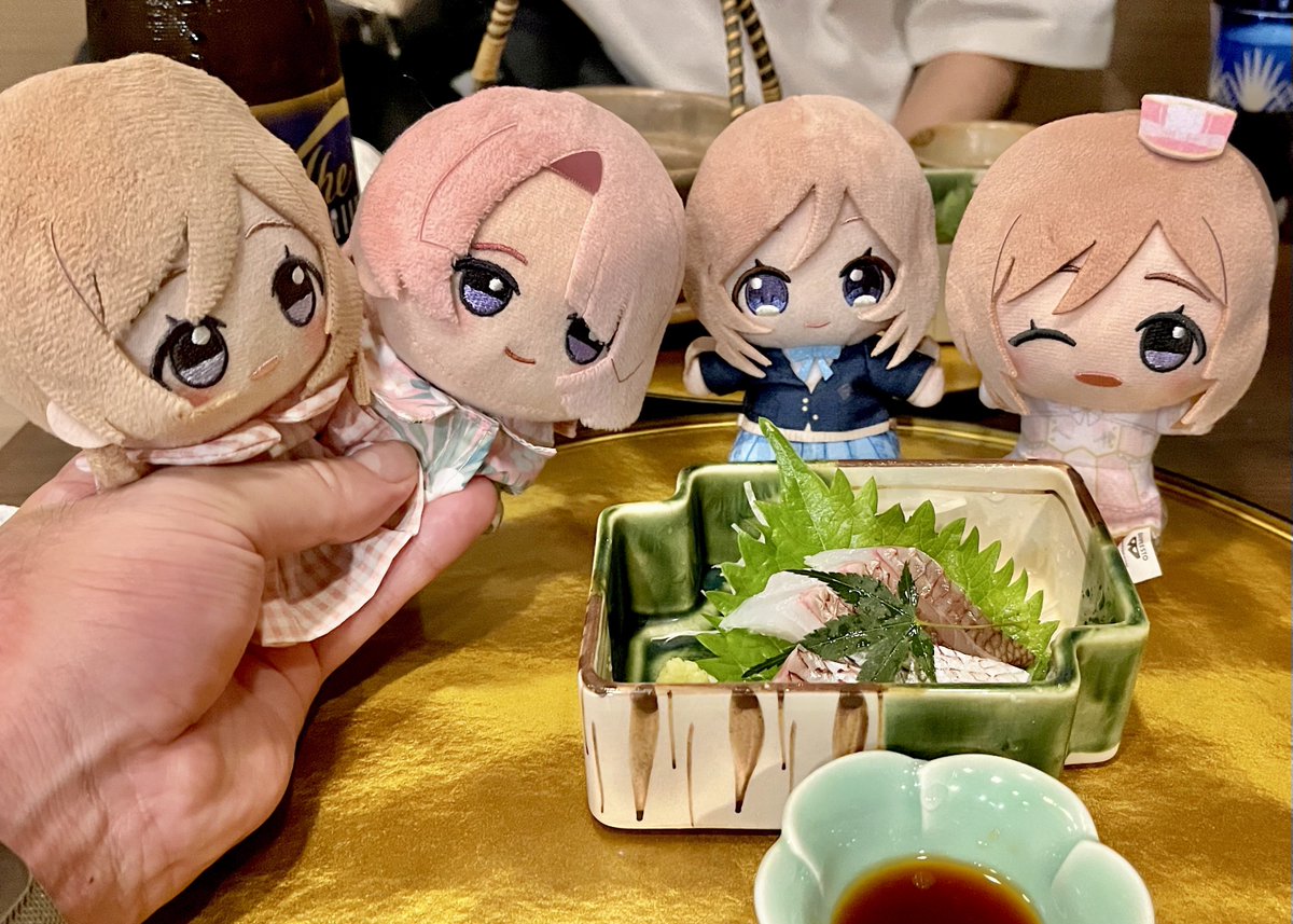 taskits2's tweet photo. お姉ちゃんズ、麻央くん、今年も花莉波さんの松茸コースだよ…どれも絶品だね… #初星学園ぬいぬい部 https://t.co/AoWjlCkyMD