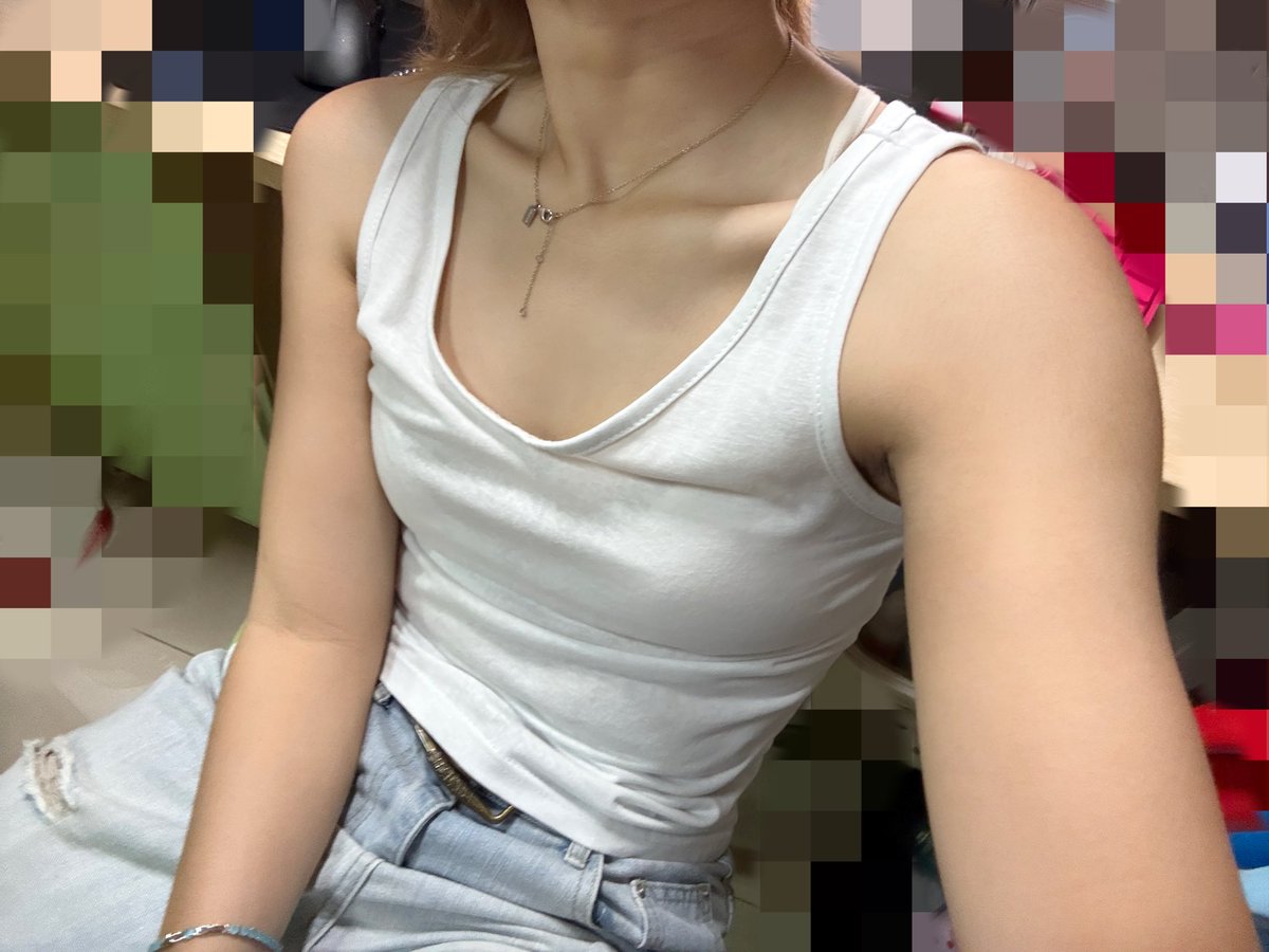yeh8108's tweet photo. 今天穿的简约点 #m1 #les #wlw #女同 https://t.co/yn1uTFzy5S