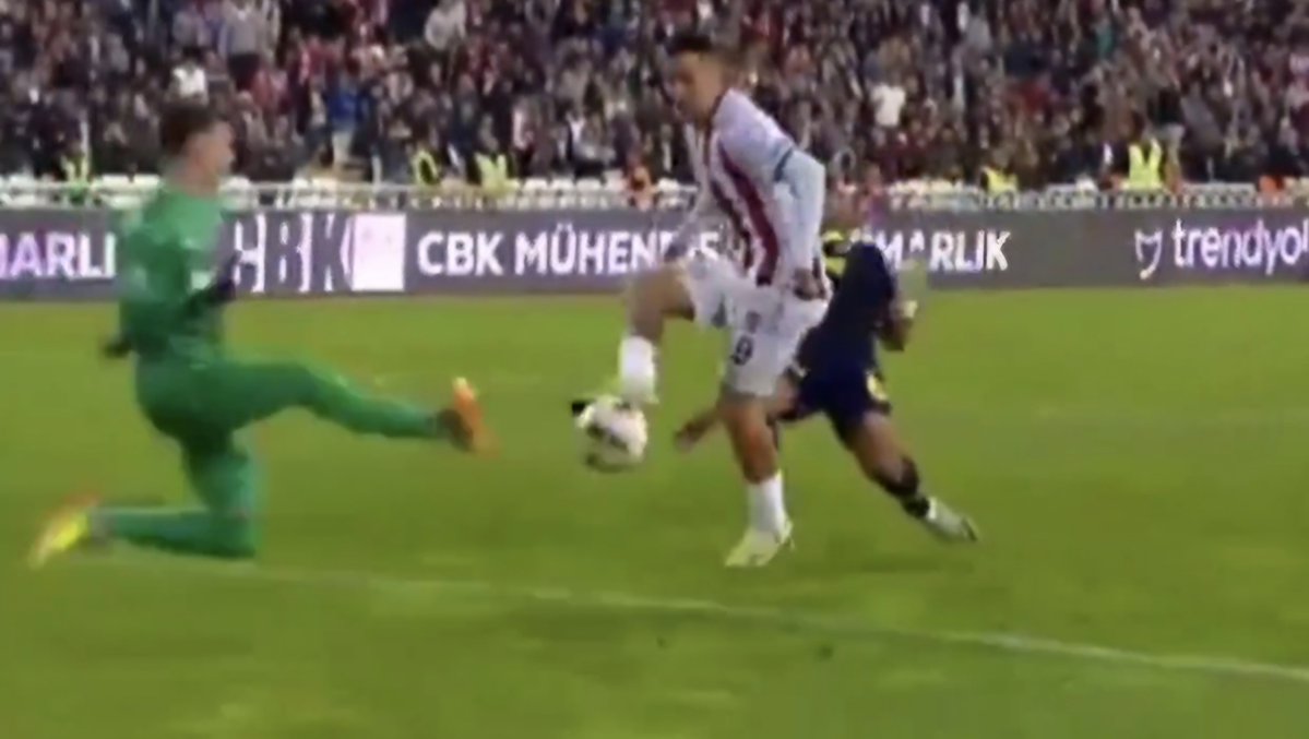 FenerinHak12457's tweet photo. Sivas ta neden Liva ya penaltı çaldınız o zaman
Manaj vurdu çoktan 😡😡
Şampiyonluk çaldınız o sene utanmazlar https://t.co/IMlrV0uDIh