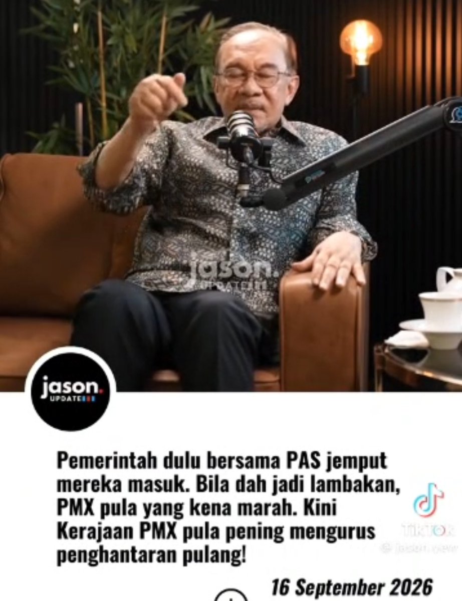 mynewshub's tweet photo. Kejap....

Ada kekeliruan di sini....

Pemerintah dulu dan PAS tak pernah jemput Rohingya untuk datang sini

Diaorang datang dari laut naik bot 

Pada April 2020...ketika Datuk Seri pembangkang..Datuk Seri kata sedih dengar kerajaan halang kemasukkan sebuah bot penuh pelarian Rohingya ketika itu.

Dilaporkan Datuk Seri meminta pelarian Rohingya tidak dihalau oleh kerajaan( the government should not turn away Rohingya refugees).

So...Datuk Seri sebenarnya bersetuju atau tidak Rohingya dibenarkan masuk ke Malaysia?

Adakah pendirian Datuk Seri kekal sama?
