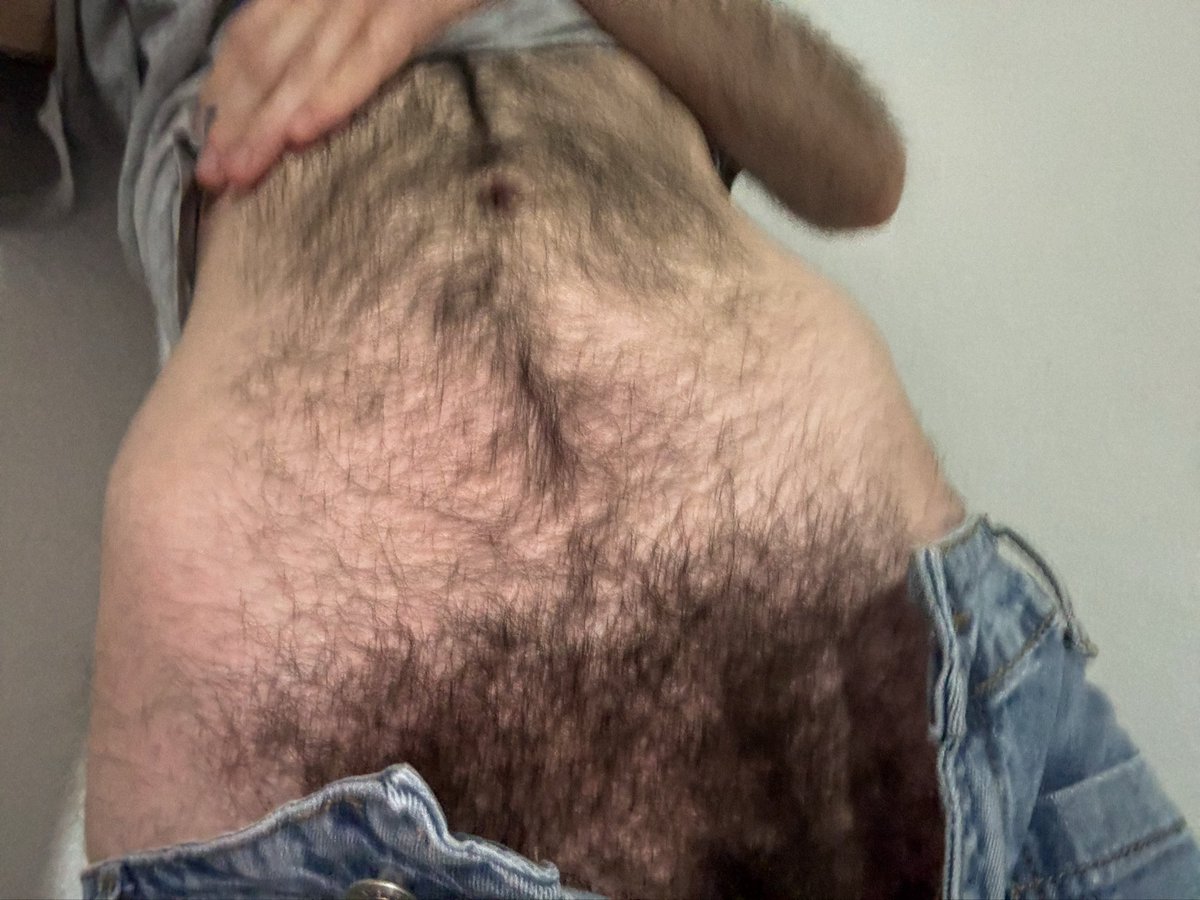 amnsxo2's tweet photo. take them off https://t.co/hNJkLtdNzr