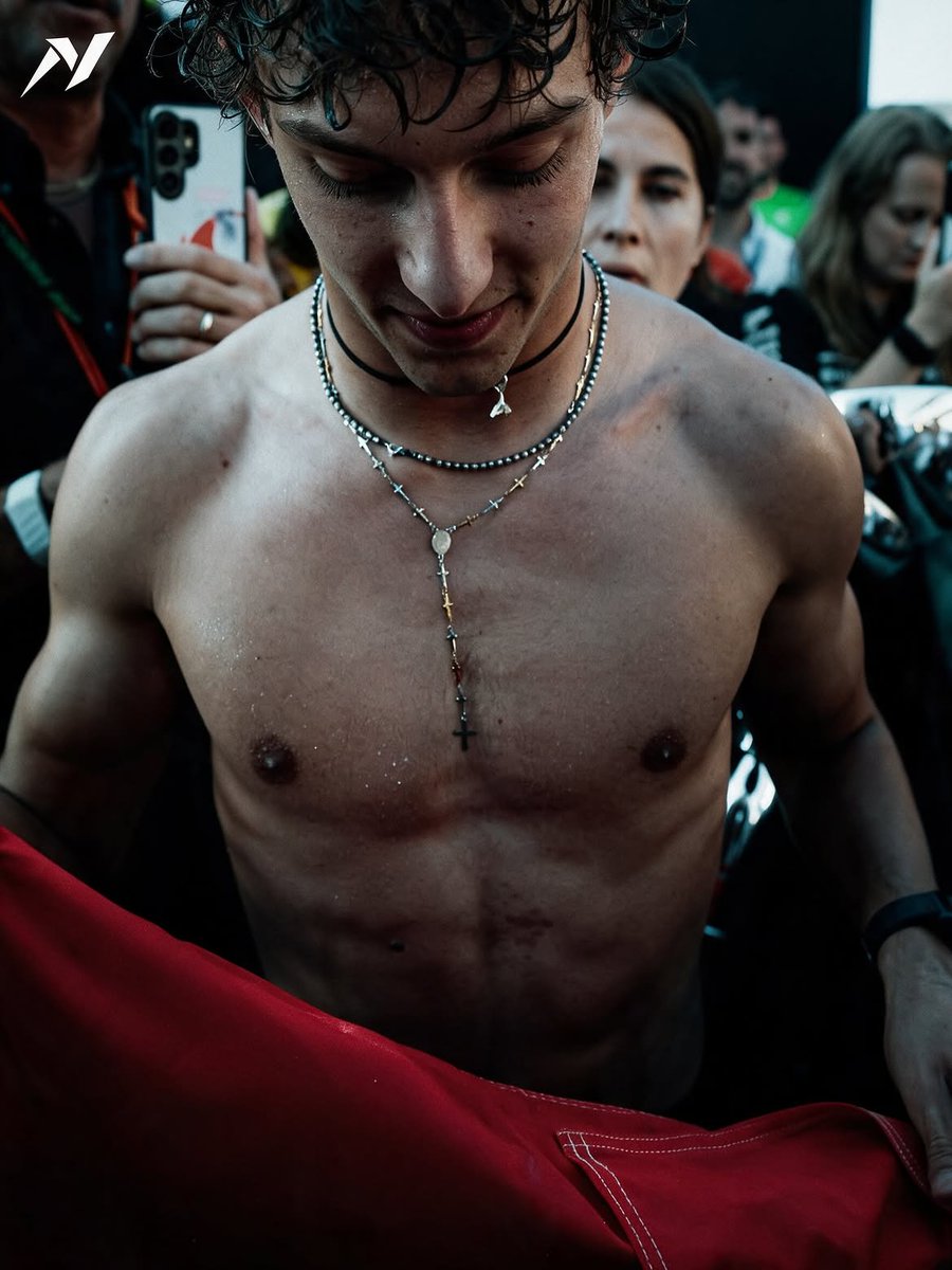 kimiforwdc's tweet photo. kimi in monza was something else🔥 https://t.co/E1m8Wbv3mk