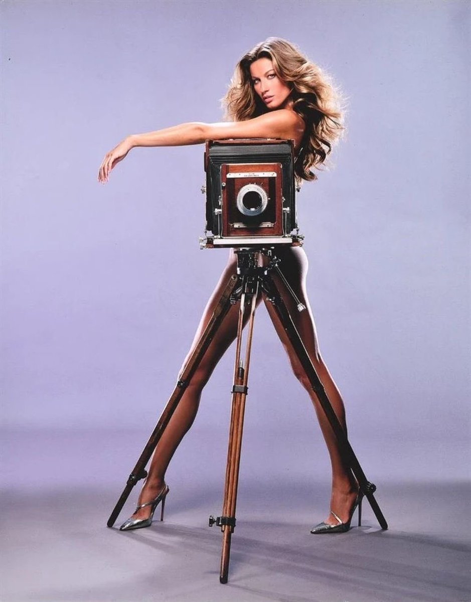 ifuliedownhere's tweet photo. Gisele Bündchen, 2004 https://t.co/DCfoVVjg6z