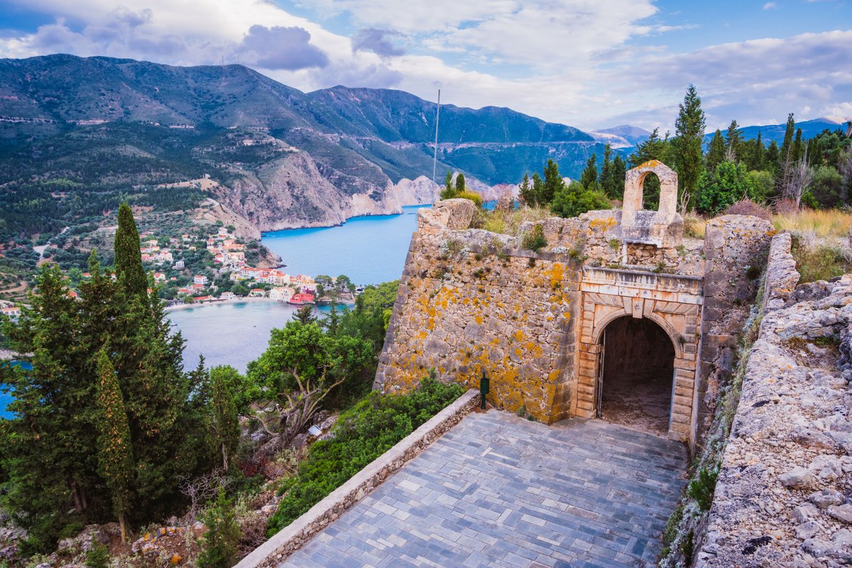 hellenicseason's tweet photo. Located on the island of Kefalonia, Assos is a charming village that captures the essence of Mediterranean beauty.

Assos boasts a history that dates back to the Venetian period. The village was established in the 16th century and served as a strategic point in the Ionian🔥 https://t.co/UsbD4VTEUr