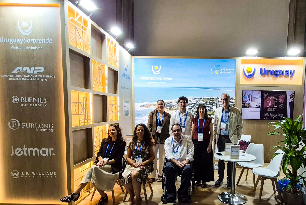 AnpComunicacion's tweet photo. 🚢ANP en la feria internacional #SeatradeCruiseMed2026, en el Puerto de Cruceros de Las Palmas 🇪🇸
🤝Al frente de la delegación el ministro de @minturuy, @pmenoni, participa la subgerenta de Comercialización de ANP, @elisa_kuster, la cónsul de Uruguay en I. Canarias, @Sil_Balaguer https://t.co/YF8JgnVMJd