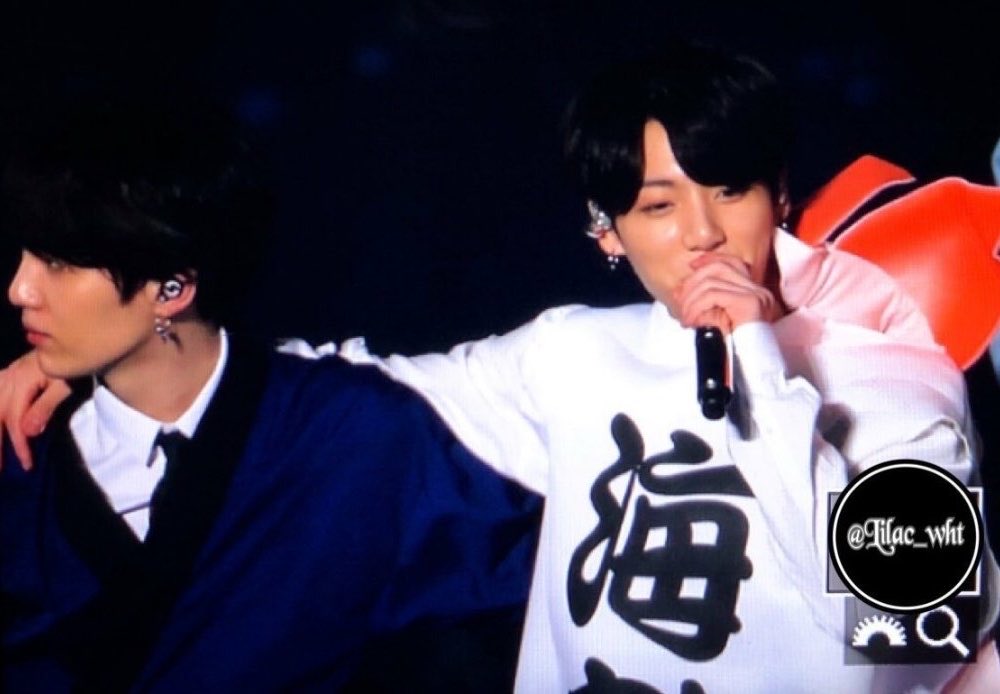 0613__yfeBTS's tweet photo. ユンギさんがジョングクに「君と僕は似てるってよく言われる」って言った瞬間、テテが「なに！？誰に！？ジョングクと似てるって！？」「何を言うんだ！どこが似てるんですか！」って食いつくやり取り一生好きwww https://t.co/2gtdNRP6wB