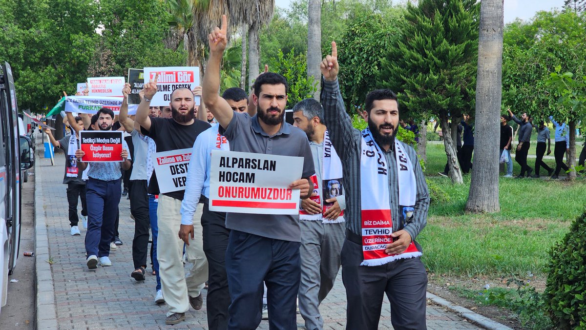fhengellenemezz's tweet photo. Zulüm Bitsin, Adalet Gelsin! 

Furkan Hareketi mensupları olarak Hocamız ve kardeşlerimizin hukuksuz tutukluluklarının son bulması için iki farklı noktada #özgürlükyürüyüşü gerçekleştirdik. 

📍Adana

Ozgürlükiçin Meydandayız 
FurkanGönüllülerine Ozgürlük
AlparslanHocaya Ozgürlük 
SemraHocaya Ozgürlük