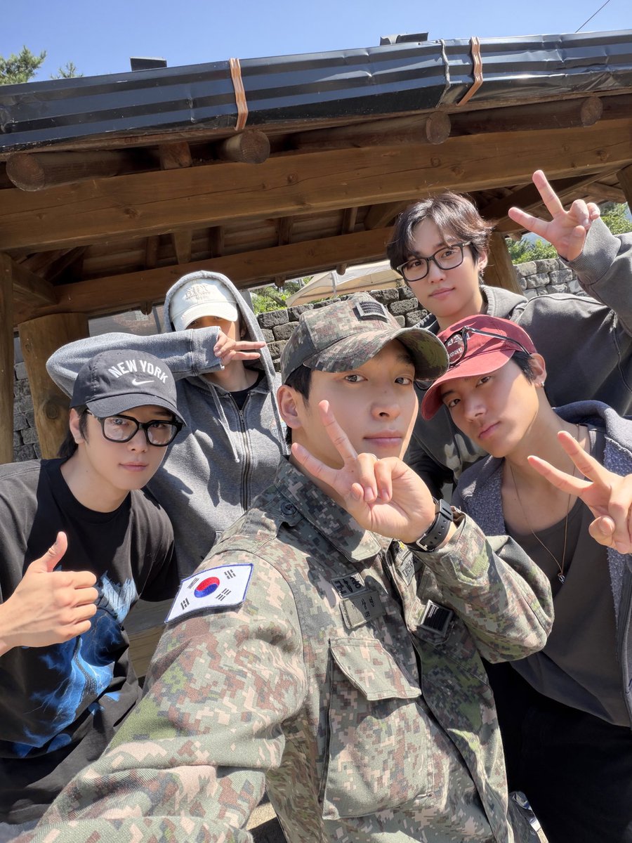 Theb_foryou's tweet photo. 아존나좋다
누가더보이즈죽었다했냐
이게더보이즈다 https://t.co/hM5RmHU9Lj