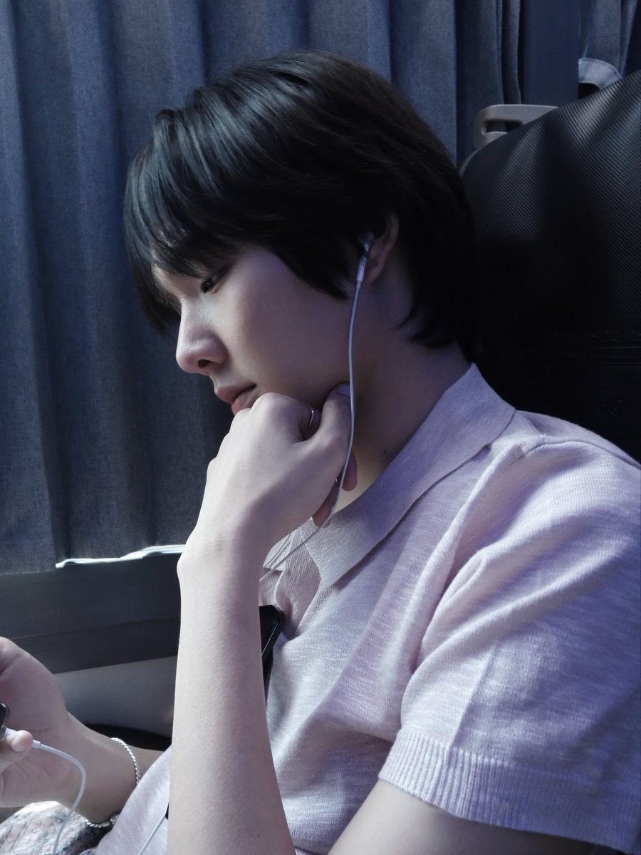 great_tofuu's tweet photo. ผู้ชายคลั่งรักมักจะเป็นแบบนี้ป่ะ ชอบ���อบถ่ายตอนนั่งข้าง ๆ กันไว้ ต้องเป็นมุมเผลอด้วย เพราะบอกว่าน่ารักดี https://t.co/mC2c8NwP1a