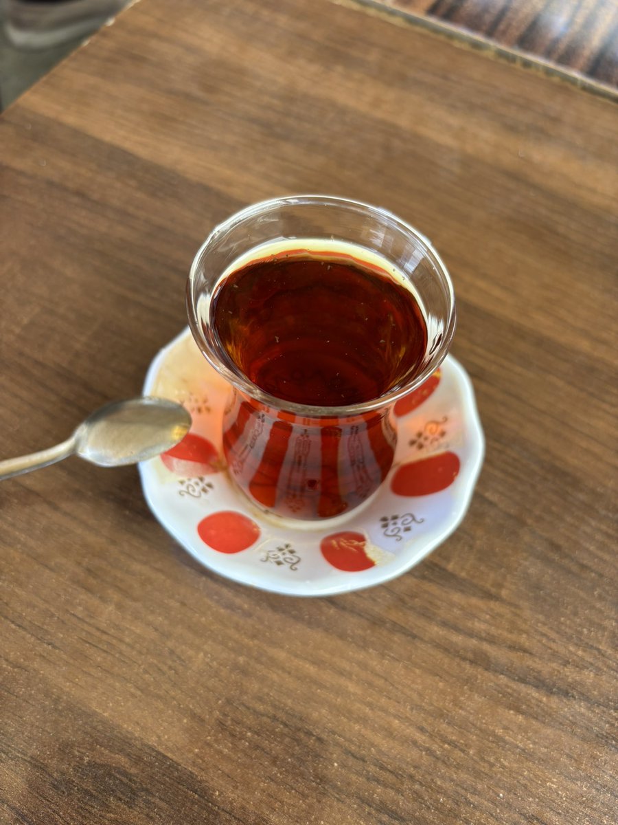 nnakizm's tweet photo. Çay şekersiz içtiğim için havalıyım https://t.co/ANkPALBDbx