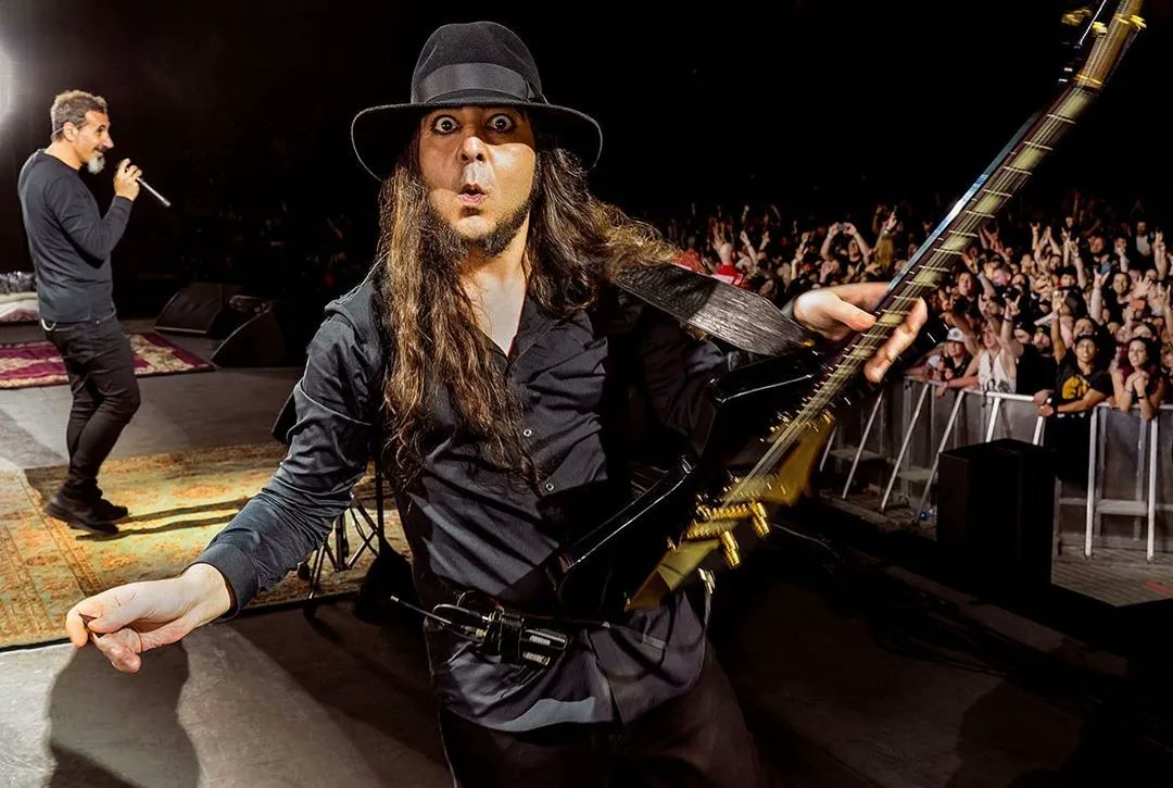 ShareALakian's tweet photo. May 18th, 2019. Bridgeview, Illinois (Chicago Open Air) 💋 #daronmalakian #soad #systemofadown https://t.co/vMs1E9QML1