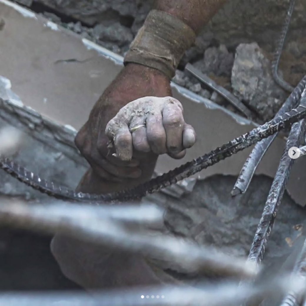 ashoswai's tweet photo. At least 20 killed, dozens missing and injured in Gaza building collapse-Those few buildings still standing have become death traps for Palestinians after more than 3 years of relentless bombing by Israel. https://t.co/j5aeUWBSGD