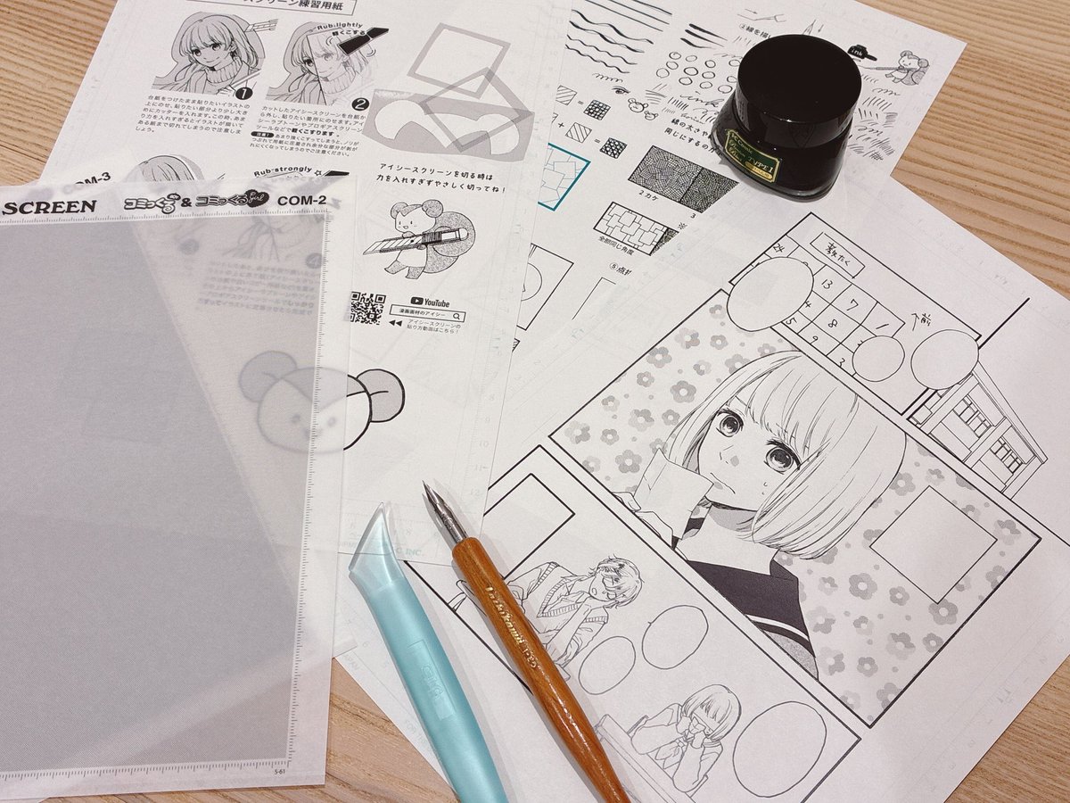 Kadokawa_Museum's tweet photo. 🧑‍🎨シルバーウィークにマンガの描き方を習ってみませんか？

マンガ原稿へのペン入れやアイシースクリーンの基本的な使い方を体験するマンガ家体験ワークショップです。
ご用意した専用の道具を使い、描いて、切って、貼って、仕上げるマンガ作りに挑戦できます。
道具の一部はお持ち帰りできるので、家に帰ってからも続きを楽しめます。

対象は小学5年生以上、大人の方にもご参加いただけます。
ただいまお申し込み受付中！

今週末から始まる『エッセイマンガ展』と併せてお楽しみください。

🗓️ワークショップ開催日
2026年9月20日(日)、21日(月・祝)、22日(火・祝)

👇詳細、お申し込みはツリーのURLから