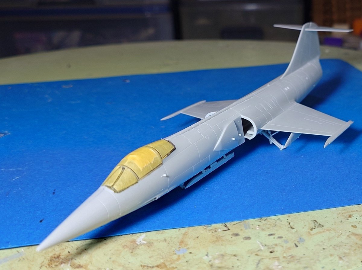 pipocyun's tweet photo. ハセガワF-104J進捗。コックピットを塗装してキャノピー付けてマスキング。ここまでは順調に進んでいますね。 https://t.co/EVoBf2GfI0