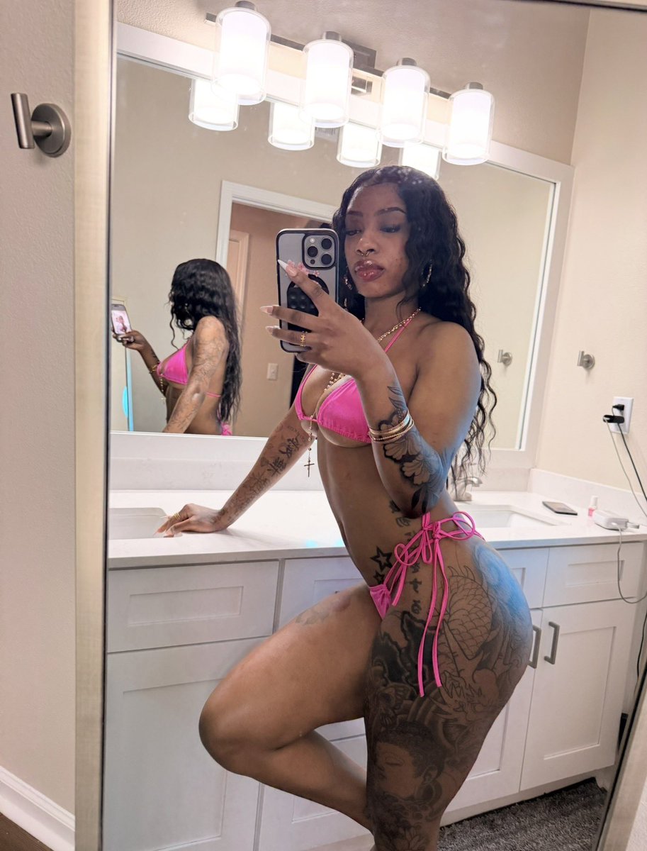 Saphired3's tweet photo. Cum kiss my tattoos 💋 https://t.co/zHlWlRrraJ