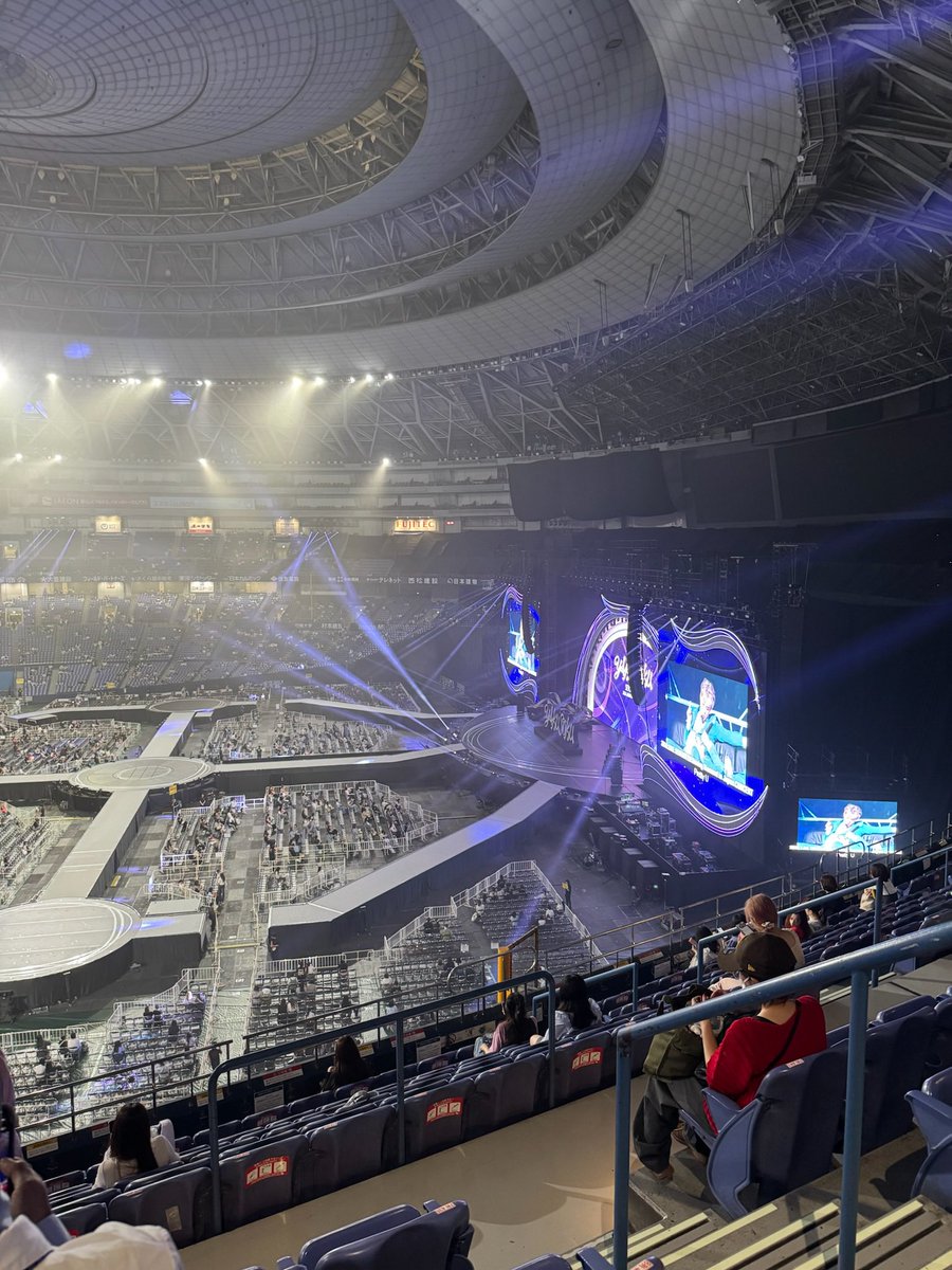 __gsisoa's tweet photo. INI ドームツアー 京セラドーム 座席 見え方

1枚目
3ゲート 10通路 3塁側上段スタンド 25列121番

2枚目
11ゲート 51通路 1塁側上段スタンド 10列431番

3枚目
1ゲート アリーナD4ブロック 5列1番

参考にならないかもですがぜひどうぞ✨️ https://t.co/zbTkXcG7AE