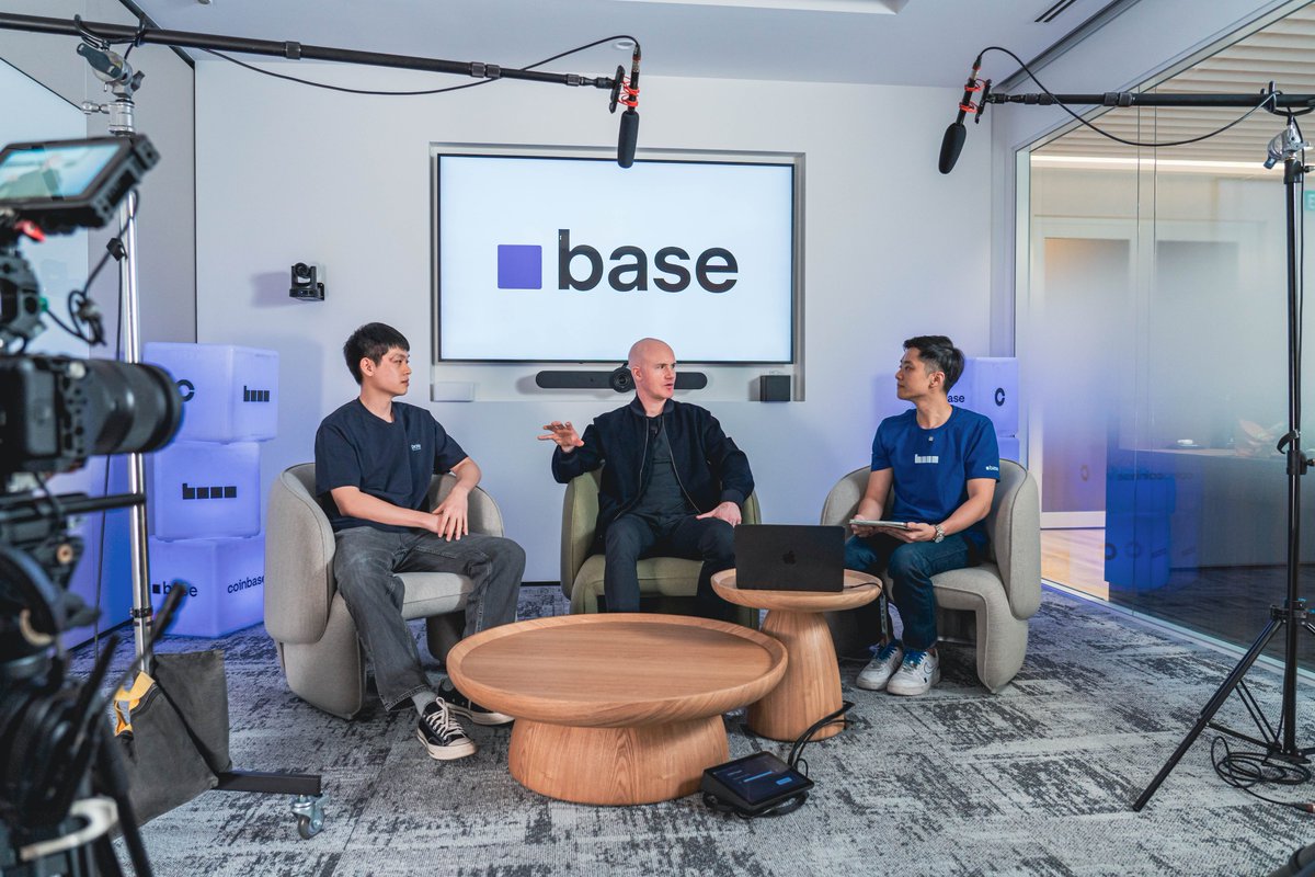 CoinbaseSG's tweet photo. Last week, @brian_armstrong made a stop in 🇸🇬

The agenda was packed: meeting the SG team, connecting with @base builders and recording a podcast with @TheBonnieChang.

Singapore is a key Coinbase hub in APAC, and we're proud to be licensed by MAS to provide digital payment token services here.

We’ll continue to invest in local talent, AI and localized products, while supporting builders and growing our presence across the region.