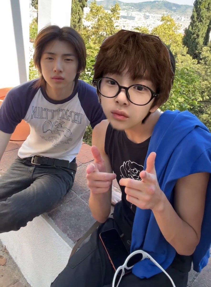 Marboiiyeah's tweet photo. กุอยุ่นี่ แล้วนั่นใคร? https://t.co/FtVYECTjzh