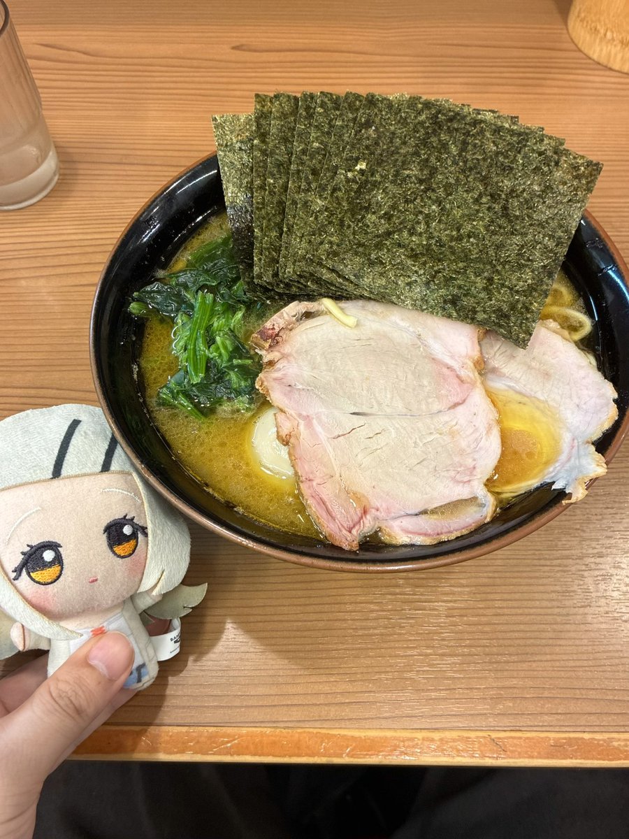 hironui_ramen's tweet photo. おお〜
今日のお昼は、秋葉原にある「武将家 外伝」さんに行った、よ。
着丼のタイミングでガラクタロードが流れてて流石にテンション上がった、よ。 https://t.co/K3UyYkKnDz