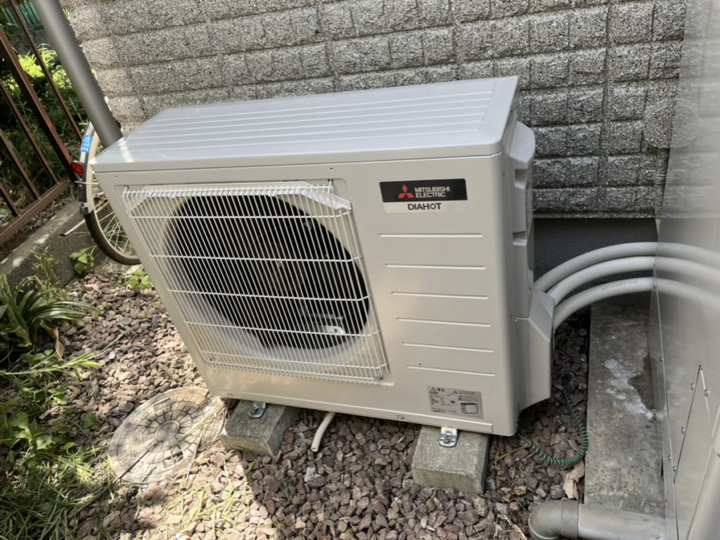 yhs_ecocute's tweet photo. 【🔧交換工事例🔧】
突然の故障に即日対応！

神奈川県藤沢市で
三菱エコキュート「SRT-S375U」を設置しました
☟施工の様子はこちら☟
https://t.co/4W692WQT9Z
エコキュート交換  
エコキュート故障 
エコキュート設置 
企業公式つぶやき部 
急湯デポ https://t.co/2Hc2wQA2sN