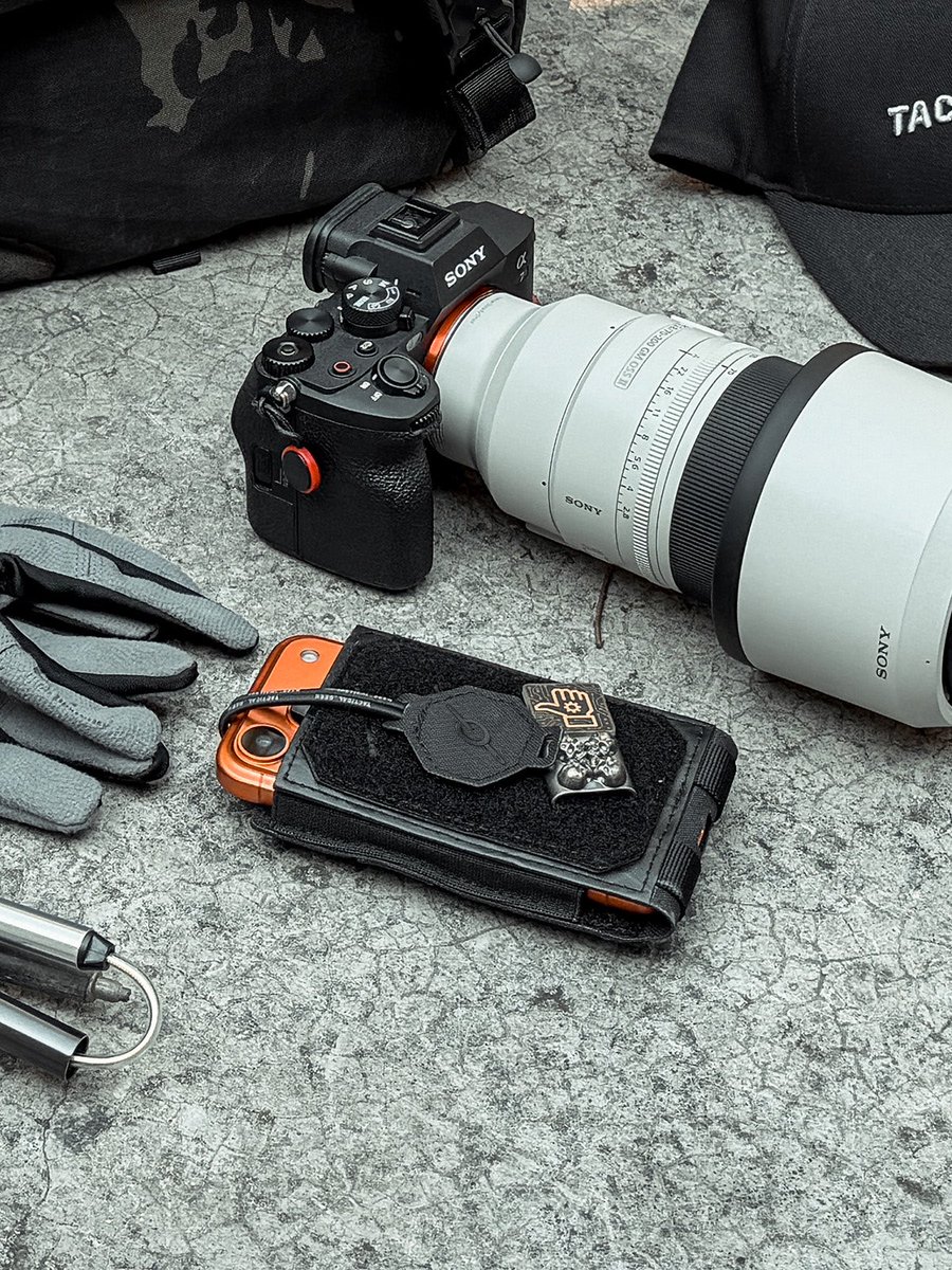 Tacticalgeekeu's tweet photo. TACTICAL_GEEK EXT16 MOLLE Handytasche
Warum tief im Rucksack suchen? 📱⚡
Direkt am Schultergurt. Ein Griff – und dein Smartphone ist da. Klettfläche vorne, dein Style außen.
#TACTICALGEEK #EXT16 #EDC #MOLLE #TacticalGear #EverydayCarry https://t.co/GMNep7cNpP
