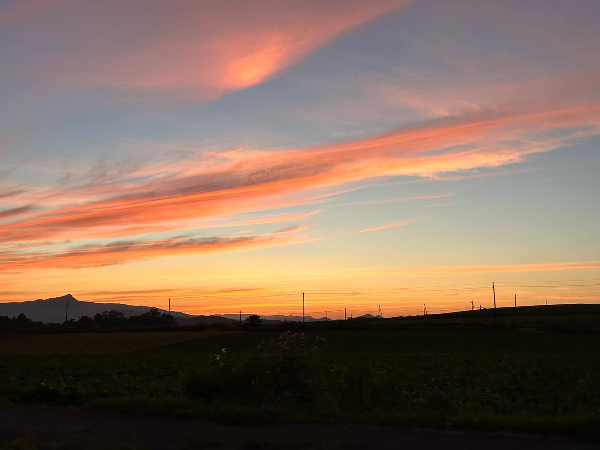 rusutsukanko's tweet photo. 夕方の昆布岳

#夕焼け https://t.co/hp5zeK8MiR