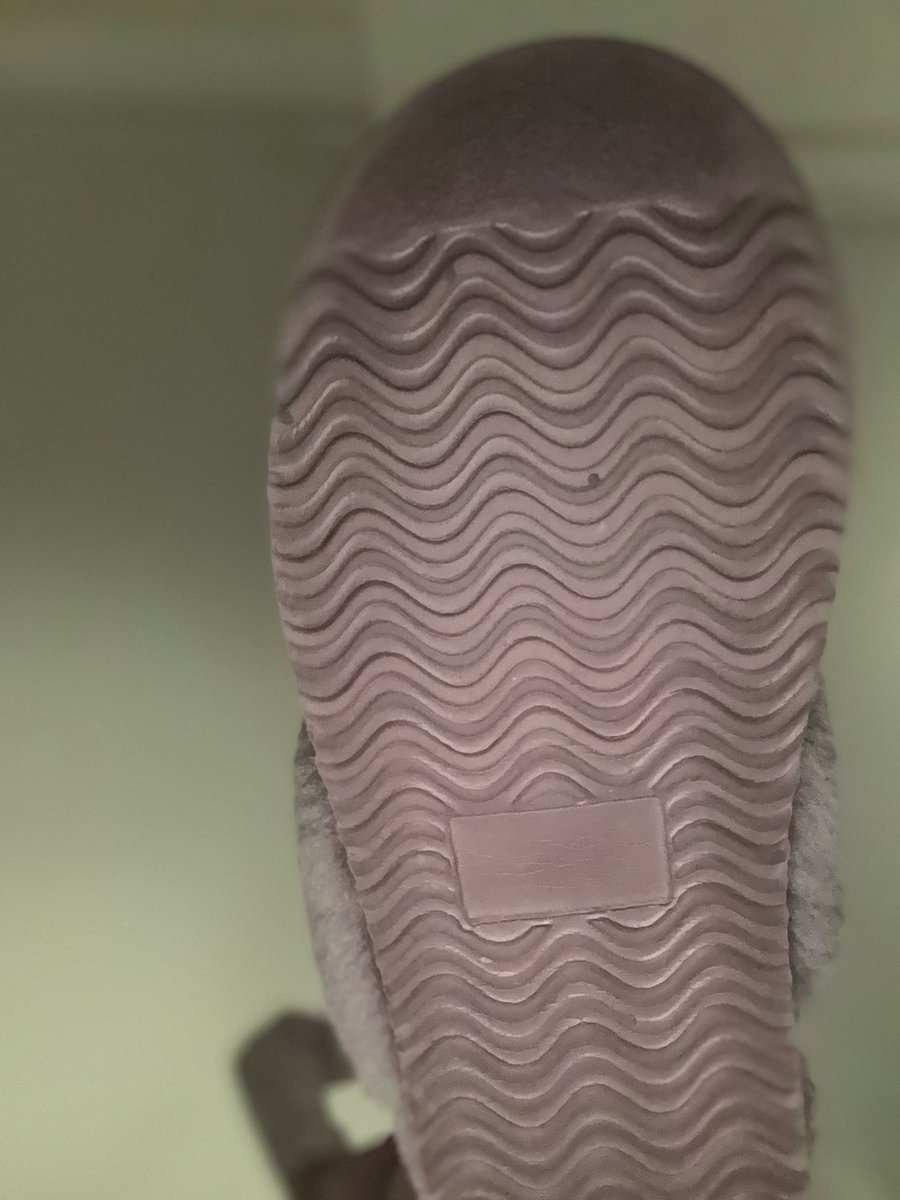 Cherry_piexox's tweet photo. Good morning - stomping with my slipper to get you out of bed 🤨 #footstomping #slave #feetworshi̇p https://t.co/8hEkBl8Zux