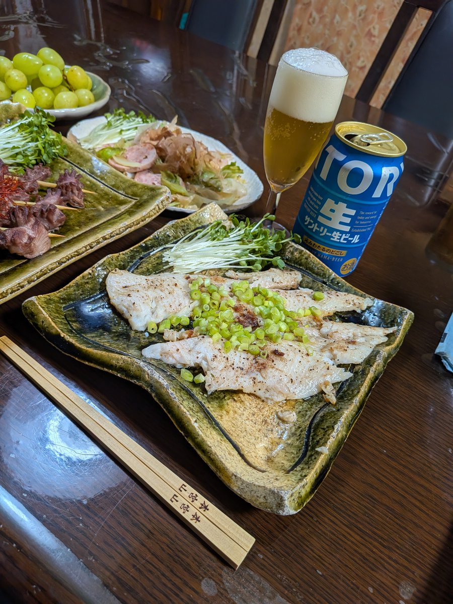 matsu10765's tweet photo. 今晩は(^O^)／本日はこんな感じで創りました🤤北海道アブラカレイばた〜焼き、鳥砂肝串焼き、ハムれたす炒め、レタスサラダ、シャインマスカット、🤤　#かいわれ大根　#ビール好き　#世界の松井　#天狗党レーシングチーム　#天狗党自転車　#松井英幸　#豊橋競輪場 https://t.co/97YbPQciuY