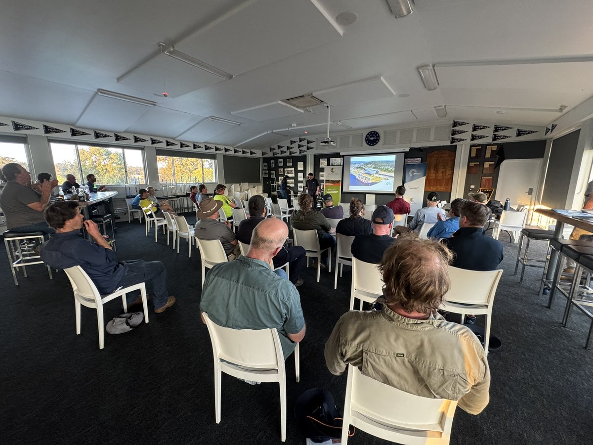 DirtSouthern's tweet photo. From paddock to market 📈🌾
CBH Specialist Commodity Trader Harrison Jones on what is influencing grain prices today – and tomorrow.
#SouthernDirt #CBH #GrainMarkets #WAAg https://t.co/CKAYyHrbnW