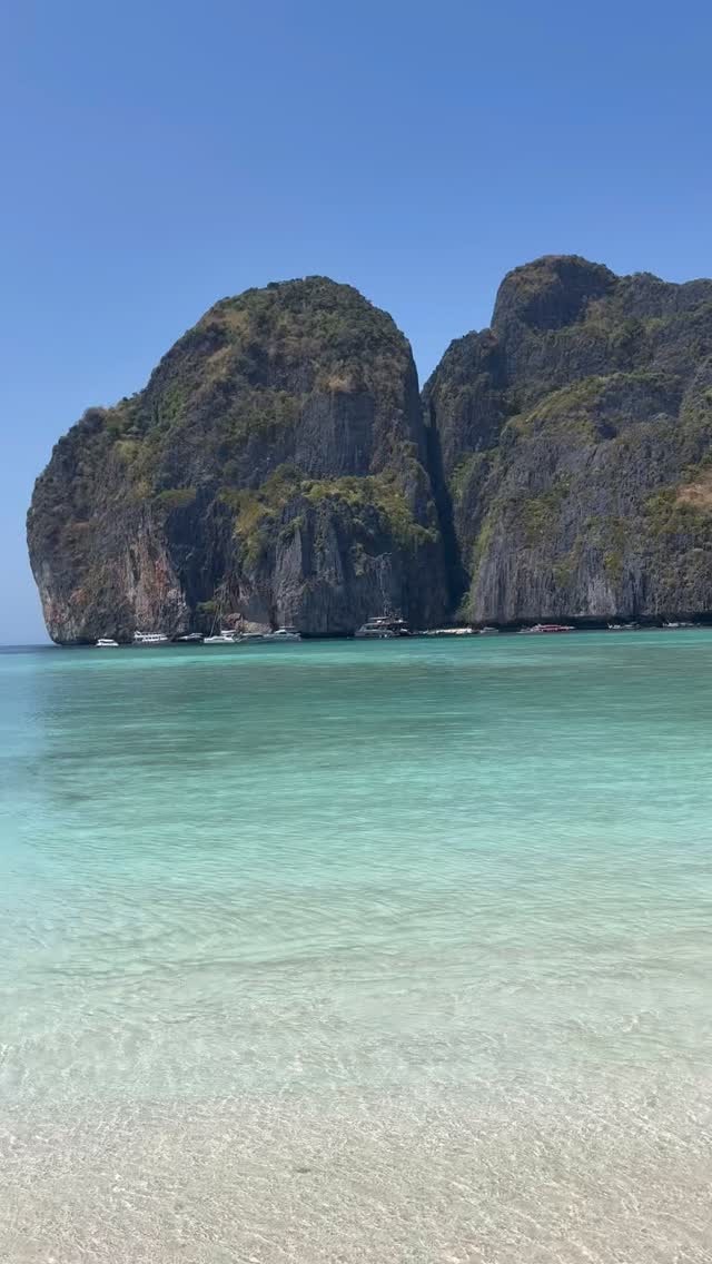 HannahCampkst's tweet photo. If there's one advantage that FF has, it's that you can import a whole DOCX file with all of your formatting choices straight into a chapter draft without having to copy and paste your whole chapter line for line into that annoying rich text box on AO3. https://t.co/CZqFL7v1e8