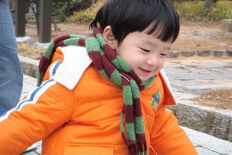 cshzones's tweet photo. when sanghyeon’s parents booked an overseas trip for the two of them but had to changed plans last minute to take a domestic trip with him, all because baby sanghyeon suddenly became super clingy a week before

look at his satisfied smile in the car on the way there 🥺🤏🏻

#상현 #SANGHYEON