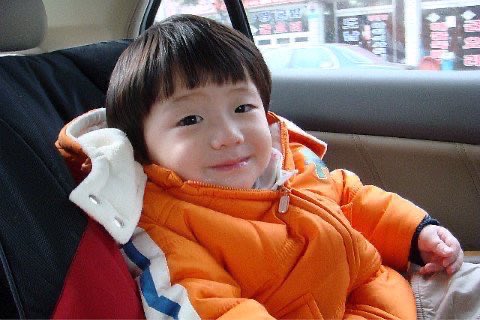 cshzones's tweet photo. when sanghyeon’s parents booked an overseas trip for the two of them but had to changed plans last minute to take a domestic trip with him, all because baby sanghyeon suddenly became super clingy a week before

look at his satisfied smile in the car on the way there 🥺🤏🏻

#상현 #SANGHYEON