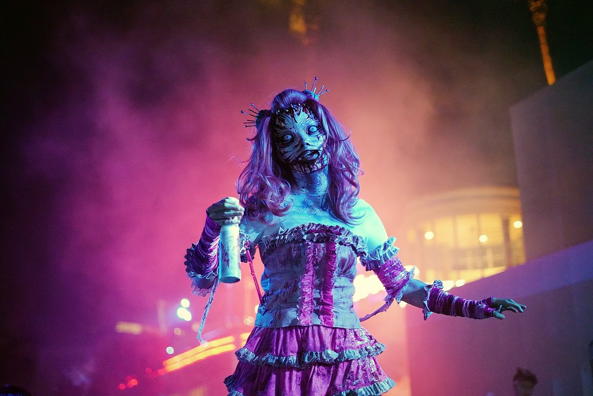 OPTC1111rrz's tweet photo. 26/9/12 ハロウィーン・ホラー・ナイト

ちょっとかわいすぎて戸惑ってる。

#USJファン 
#ホラナイ https://t.co/2ijuvA4wWB