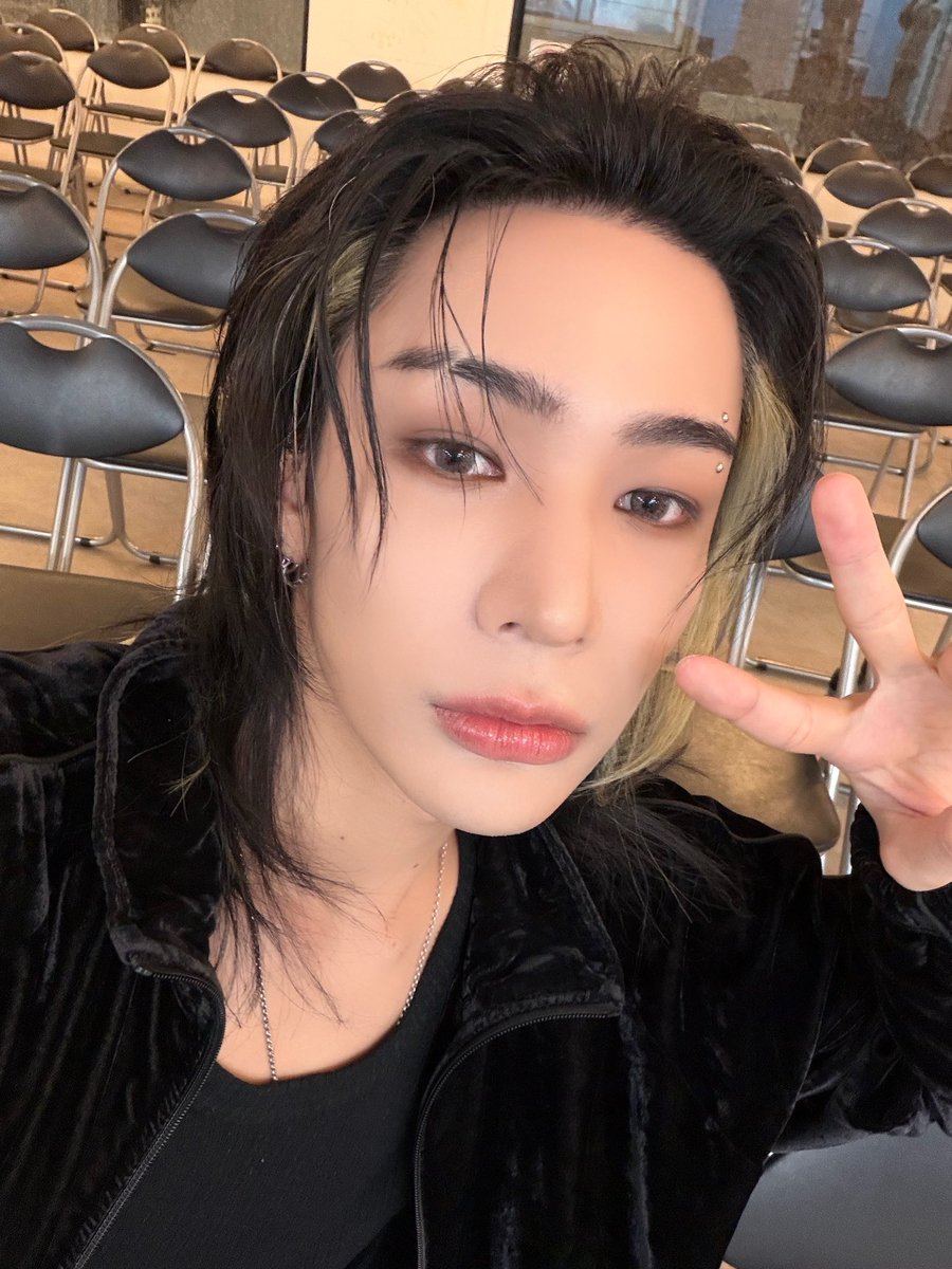 TRYTHAT_offcl's tweet photo. #HANSEO #한서

오늘도 무대 준비 완료! 멋있는 한서 보여드릴게요*~^ https://t.co/jH7wkEwSpn