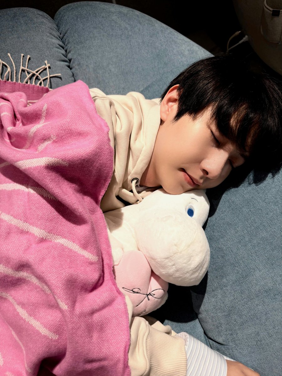 NCTDREAMCENTER's tweet photo. #RENJUN X Moomin https://t.co/raiZ2LXKgD