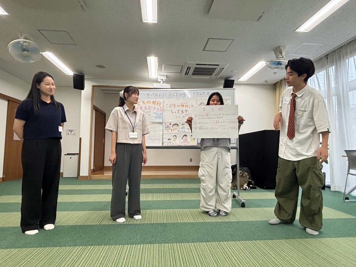 Orange_Taisho's tweet photo. こんにちは！＃オレンジリボン運動推進隊　
 です！
先日、区民ひろば朝日にてワークショップ「みんなで知ってみよう！－こどもの権利ってなんだろう？－」を開催しました。
元気いっぱいの小学生約２０名が参加してくれました！
 
ワークショップでは、オリジナル絵本『１８９（いちはやく）』の読み聞かせも行いました。
 
区民ひろば朝日には、２月から絵本を設置していたため、小学生の皆さんから「この絵本、読んだことある！」と声をかけてもらい、とてもうれしかったです！
 
絵本の設置や読み聞かせを通して、子どもたちが子どもの権利や児童虐待について知る機会をつくることの大切さを改めて実感しました。
 
区民ひろば朝日の所長様をはじめ、職員の皆様、このたびは私たちが子どもたちに子どもの権利を伝える機会を設けていただき、ありがとうございました！
 
#大正大学
#子どもの権利
#区民ひろば朝日