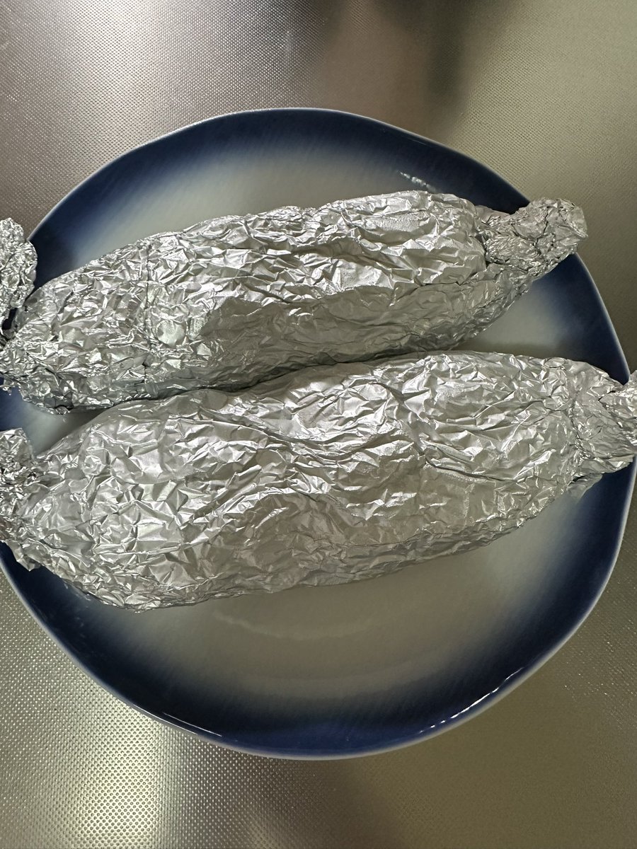 masa01050's tweet photo. 被ってる帽子が傷んできたから料理に再利用
美味しいホイル焼きの出来上がり
いつも電磁波から僕を守ってくれてありがとう https://t.co/iyyDKeMS0r