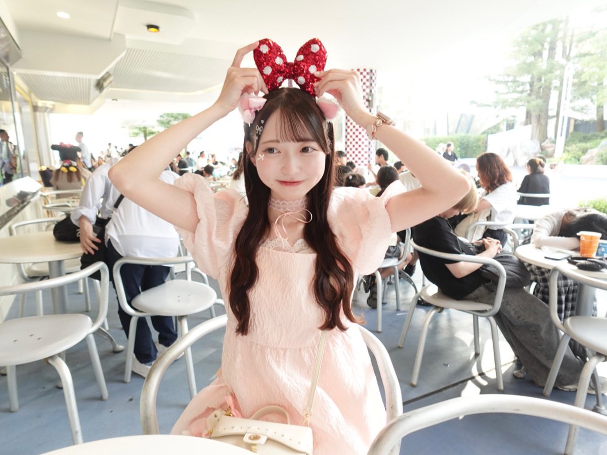 koiro_27's tweet photo. ディズニーランドに行ってきたよ🐭🎀🤍 https://t.co/cevPhcU8tw