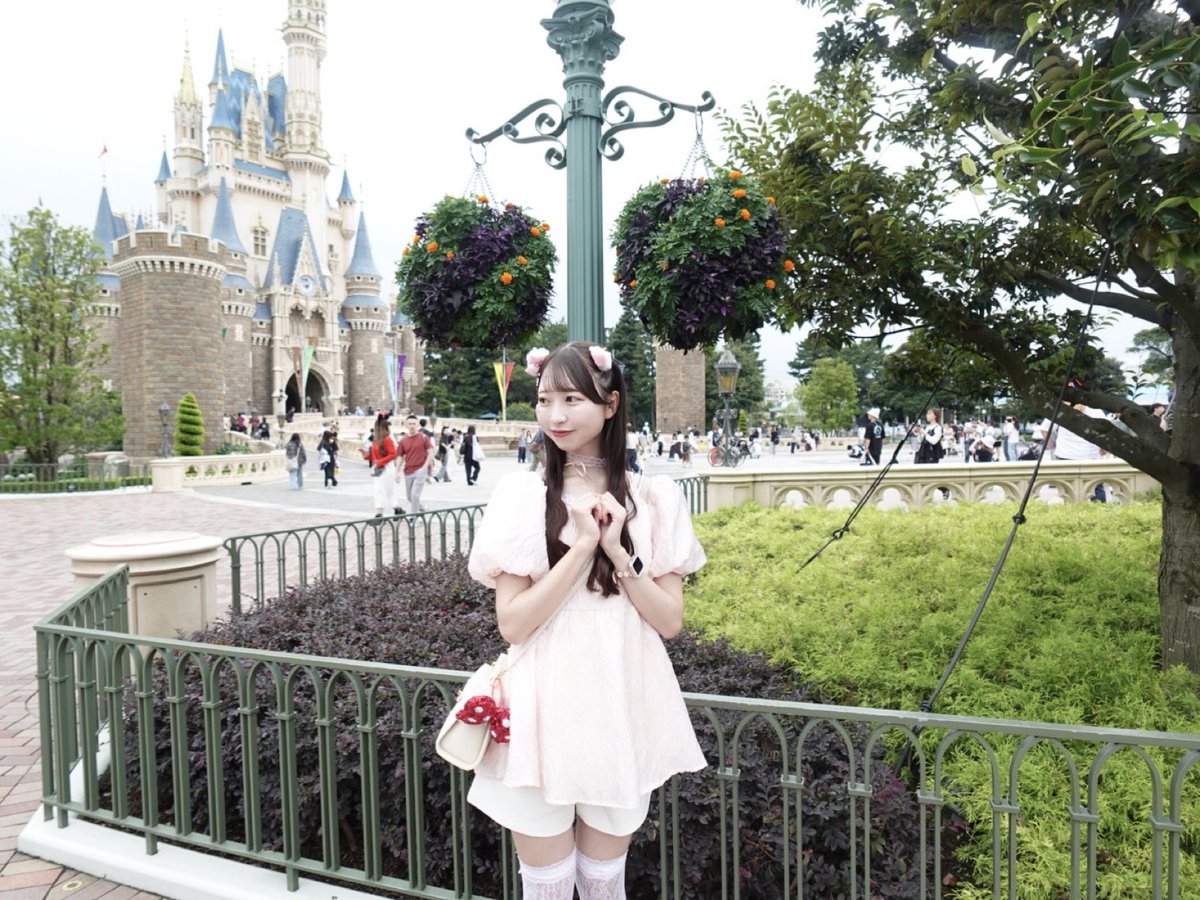 koiro_27's tweet photo. ディズニーランドに行ってきたよ🐭🎀🤍 https://t.co/cevPhcU8tw
