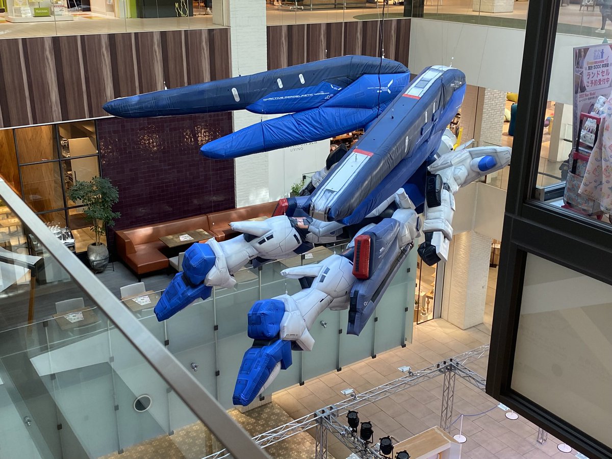 jiro0079's tweet photo. MARK IS みなとみらい
全高約5m「フリーダムガンダム」
バルーン展示 背面
GUNDAM PORT YOKOHAMA
2022.2.19〜2022.3.13
#ガンダムイベント #GUNDAMPORT https://t.co/3k4YVXV1T3