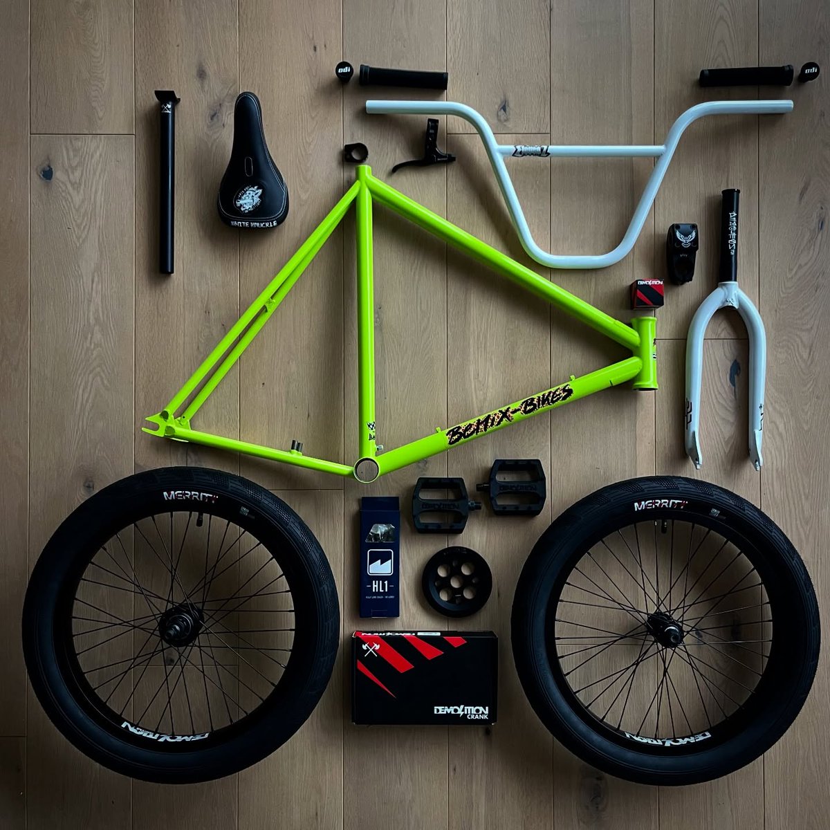ElenoreLipsfrm's tweet photo. @bemix_bikes Miniracer puzzle 
One crazy frame. Only BMX parts. A badass urban bike. Be MiX https://t.co/ZWGwkPsg7j
