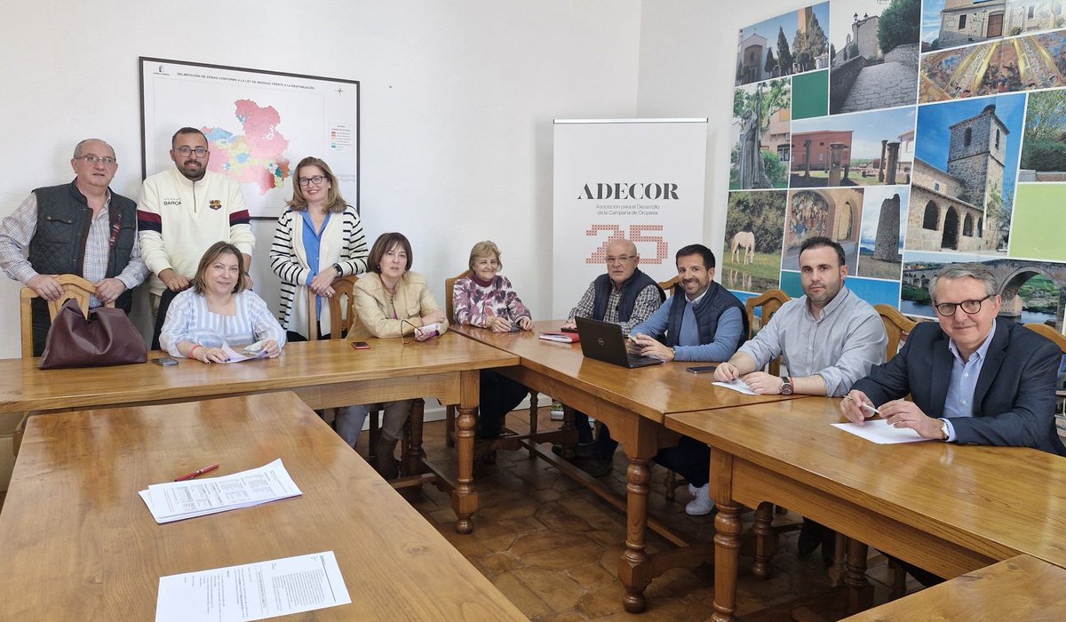 ADECOR23's tweet photo. ✅En 28 años de existencia, #ADECOR ha gestionado 19,9 millones de euros de fondos europeos que han impulsado 537 proyectos y movilizado unos 36,5 millones de euros de inversión en la #CampanaDeOropesa.
👉#LEADER sigue siendo clave para el medio rural.
ℹ️https://t.co/AG3UdTL9ZC https://t.co/g4pPRdzMeg