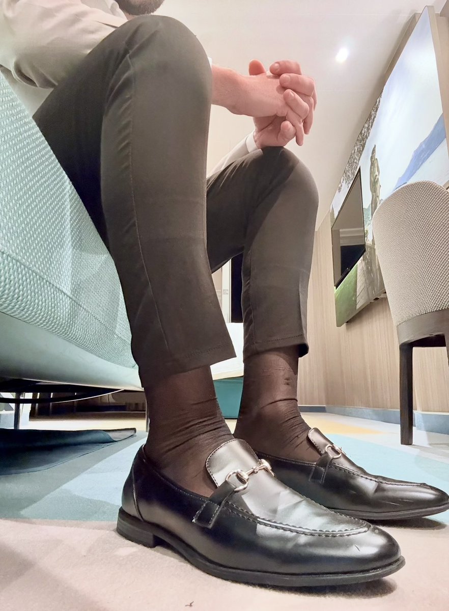itasheer90's tweet photo. Sheer black silk socks 🖤🇮🇹

#SheerSocks #BlackSilk #SilkSocks #BlackSocks #OTCSocks #DressSocks #Loafers #MensLoafers #Gay #GayMan #GayMen #GayGuys #CalcetinesEjecutivos #CalcetinesNegros #CalcetinesTransparentes #CalcetinesDeSeda #CalcetinesSexy #HombreGay #HombresGay https://t.co/359lyNCIdF